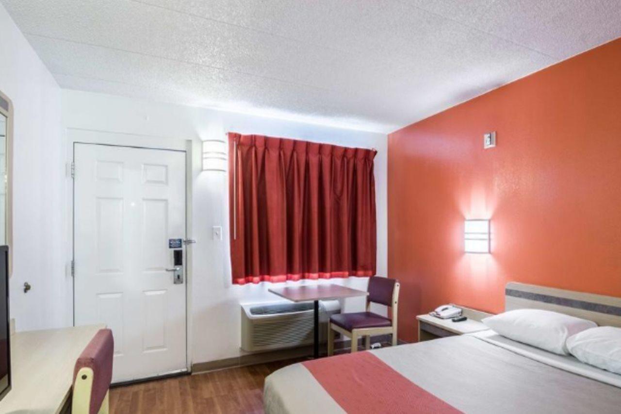 Motel 6 Chicago Southwest - Аурора Екстер'єр фото