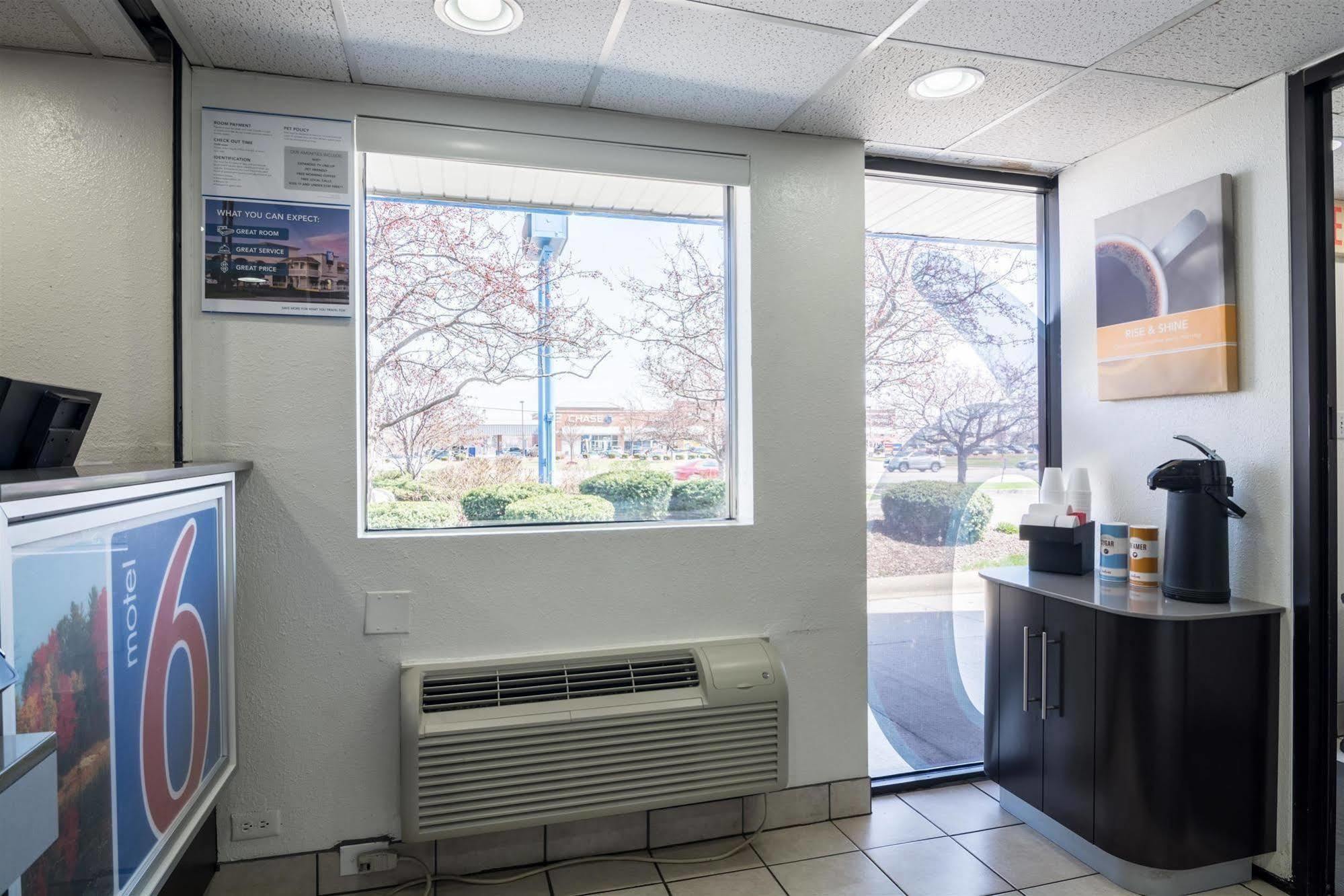 Motel 6 Chicago Southwest - Аурора Екстер'єр фото