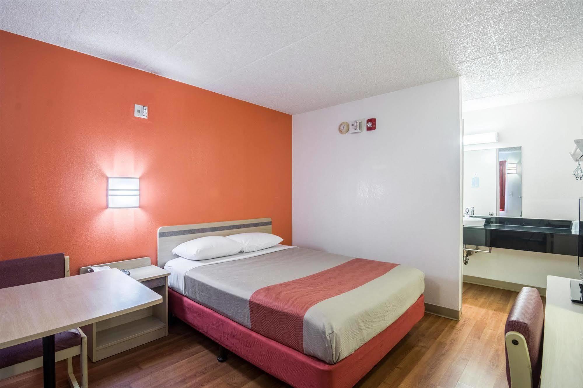 Motel 6 Chicago Southwest - Аурора Екстер'єр фото