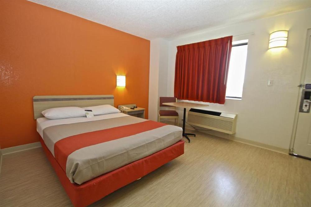 Motel 6 Chicago Southwest - Аурора Номер фото